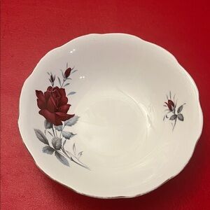 Royal Albert Sweet Romance England Fruit Nappy Roses 6.35”D 1.75”H